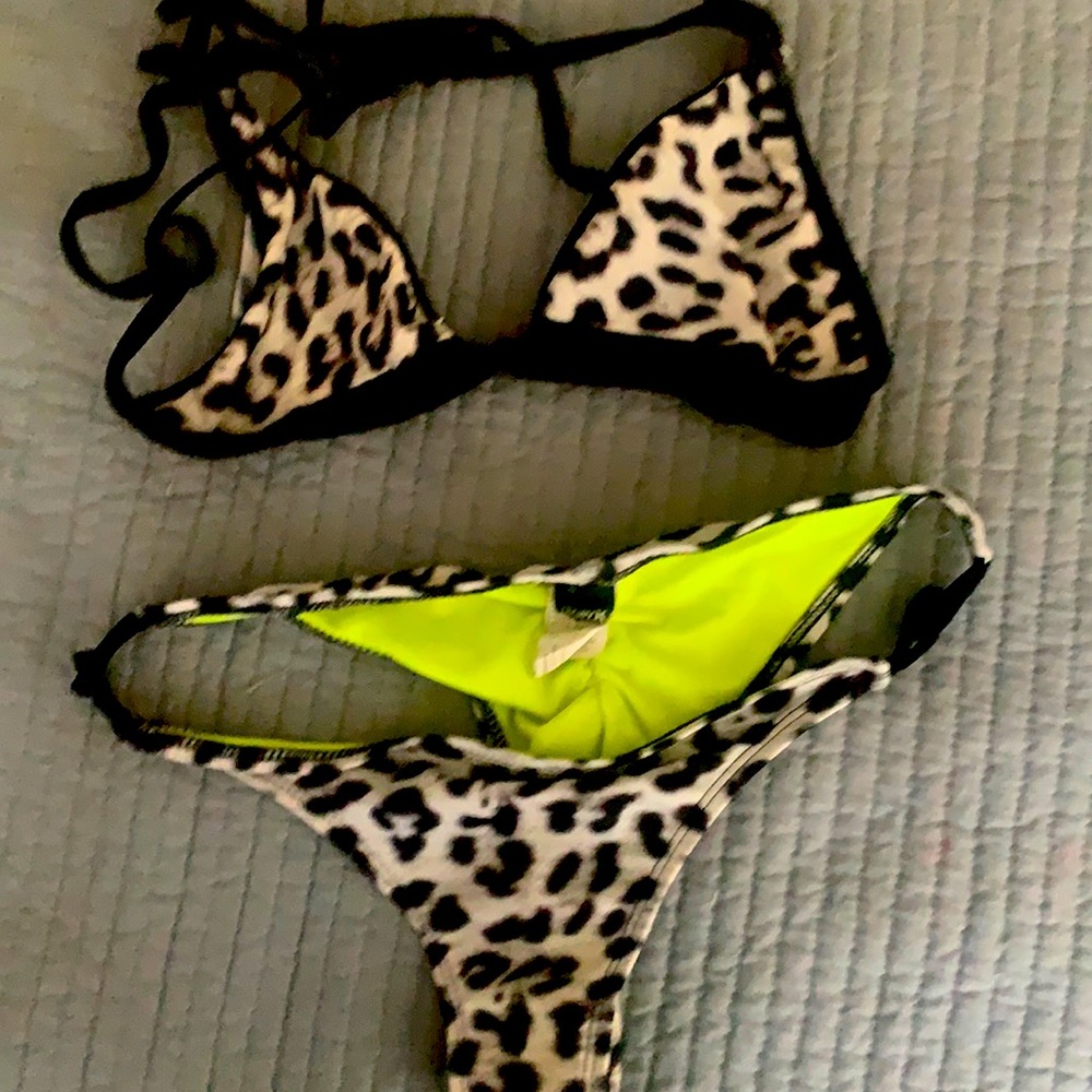 Cute and sexy leopard print bikini